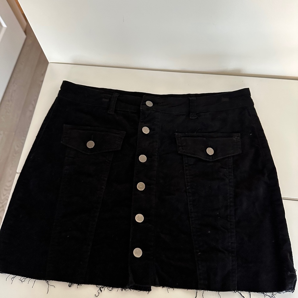 BLACK Button-Up Mini Skirt NWOT Size 32